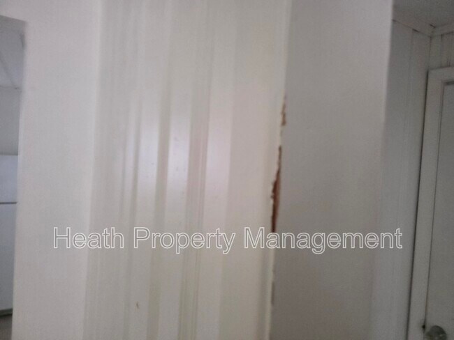 Building Photo - 504 6th Ave NW