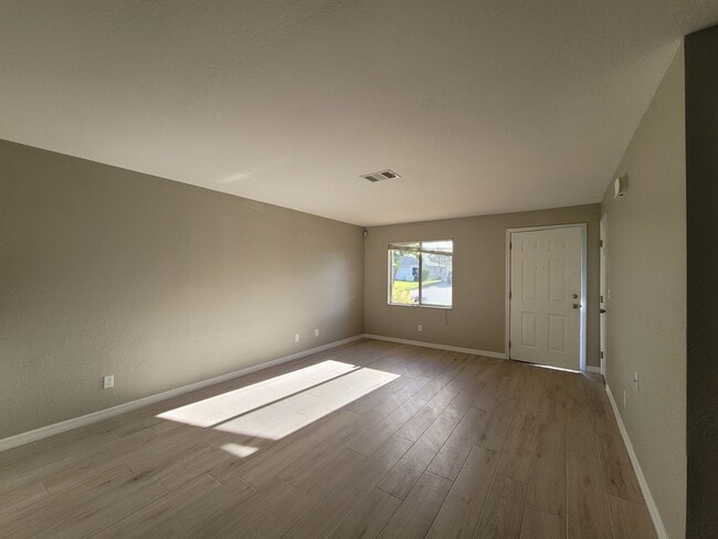 Building Photo - Duplex for rent