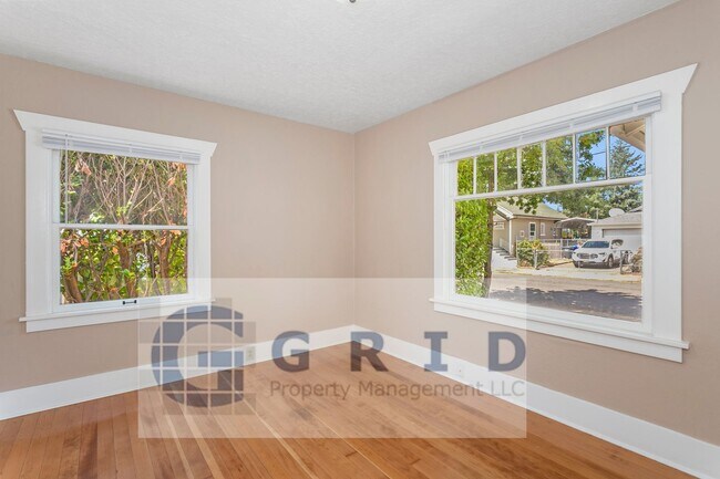 Building Photo - GPM657 - SE Raymond Ct. (T1)