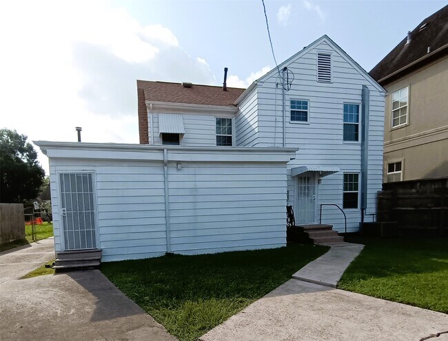 Building Photo - 6906 Van Etten St