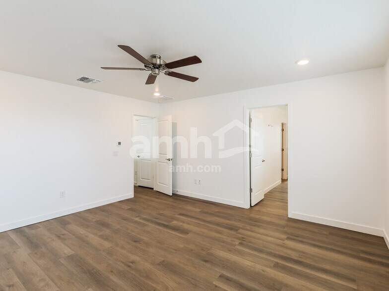 Building Photo - 7433 S Keller Ln
