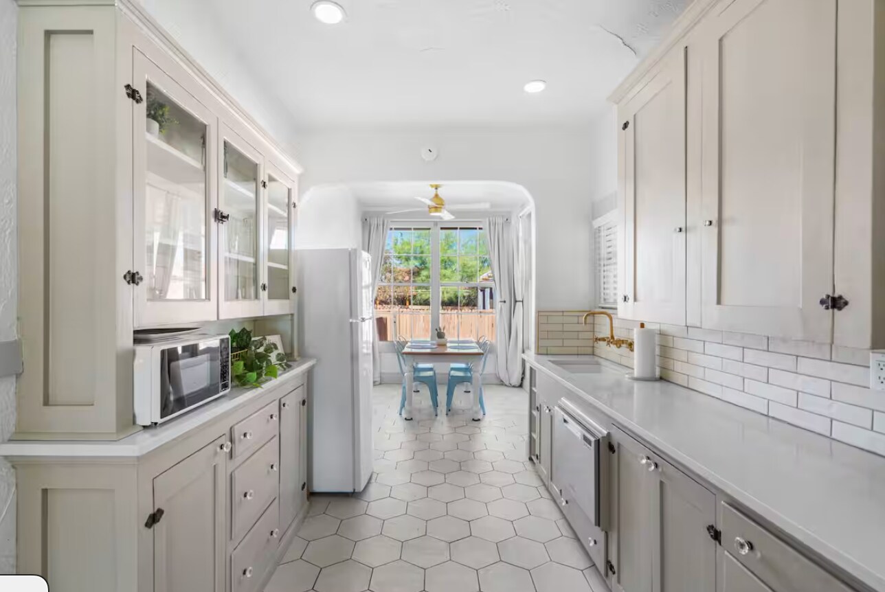 Building Photo - 311 N 3rd Ave