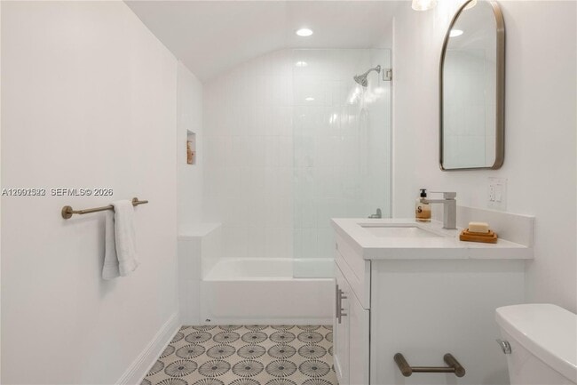 Building Photo - 320 NE 88th St