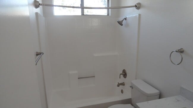 Building Photo - End-Unit 3BR 2.5BA Townhome w/ 2 Car Attached Garage