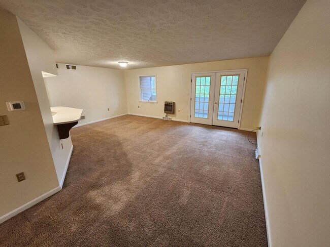 Building Photo - 102 Nottingham Dr