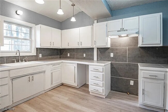 Building Photo - Now Leasing Spacious 4-Bedroom Home in University Park!