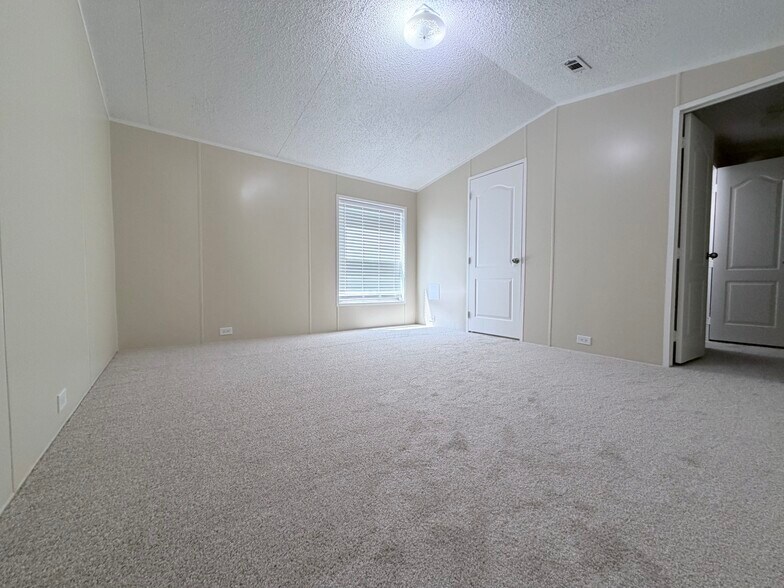 Building Photo - 709 N Collins Fwy