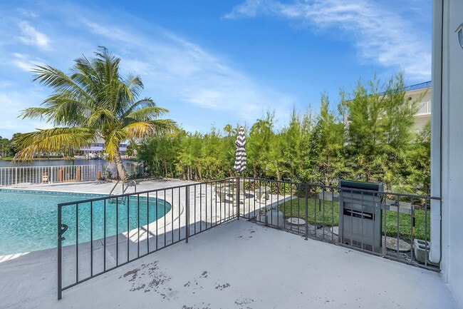 Building Photo - 1702 S Ocean Blvd