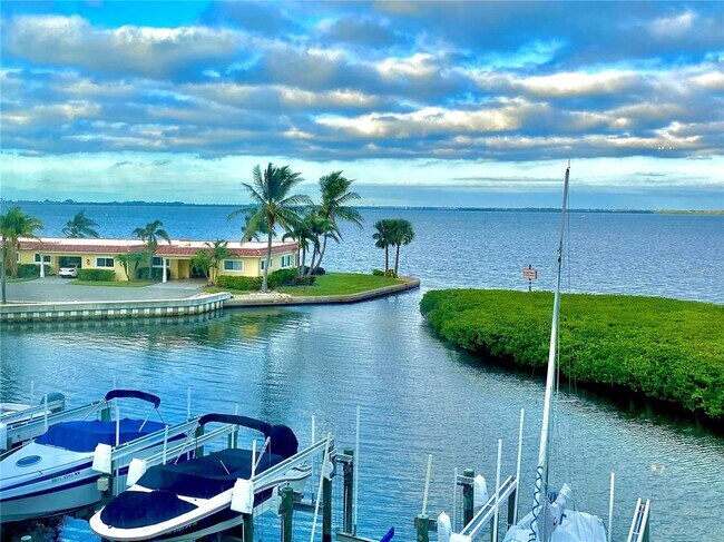 Building Photo - 4760 Gulf of Mexico Dr