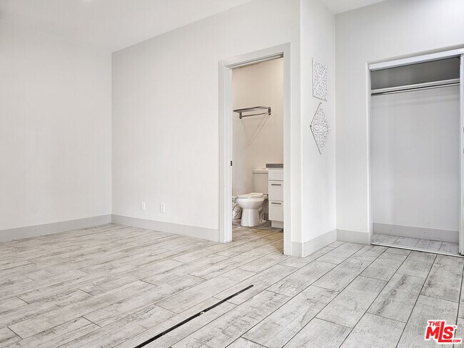 Building Photo - 38580 Rancho Los Cerritos Dr