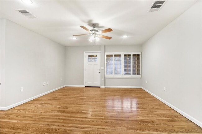 Building Photo - 108 E Skyview Rd