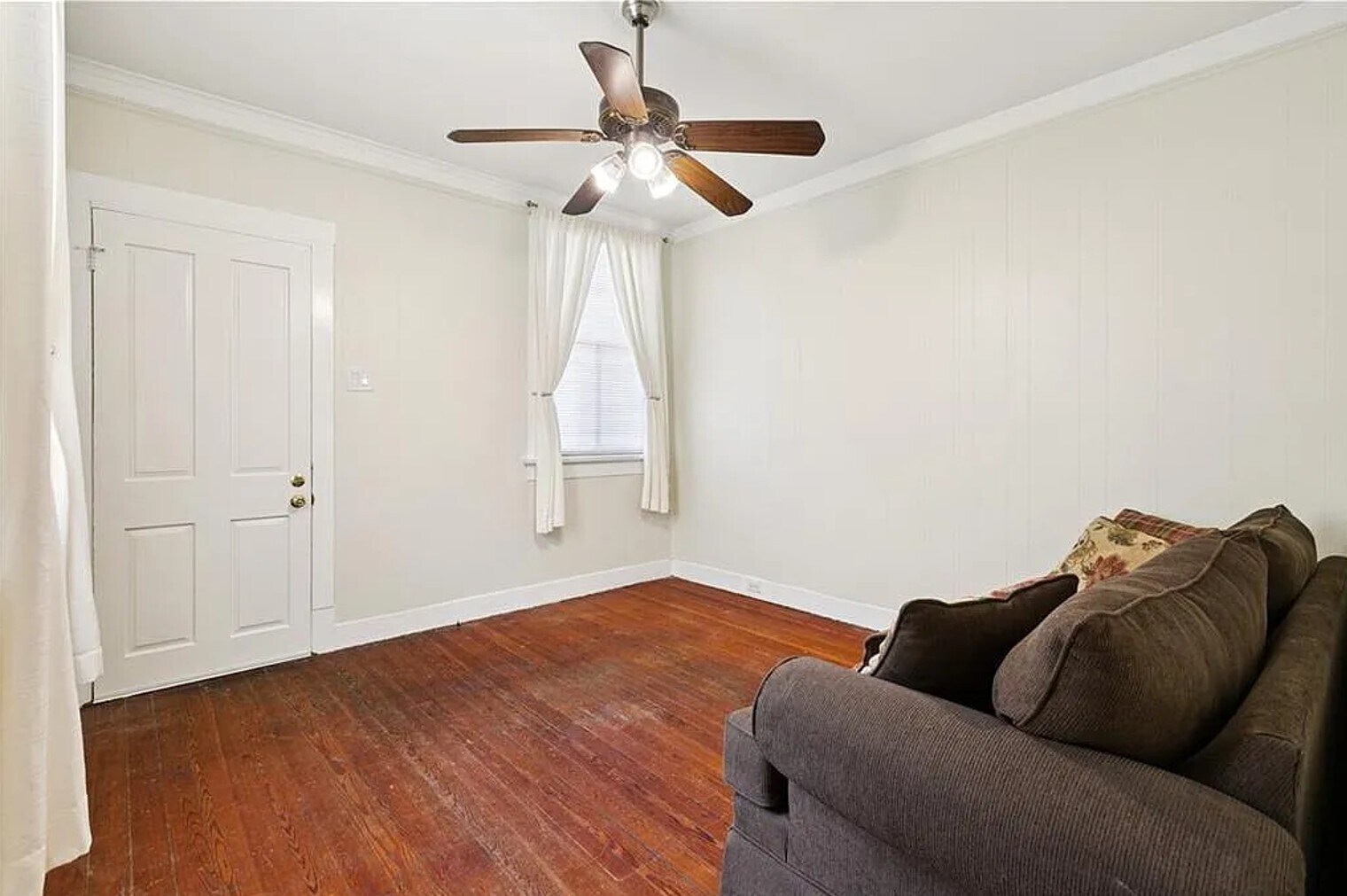 Living Room - 4320 Annunciation St