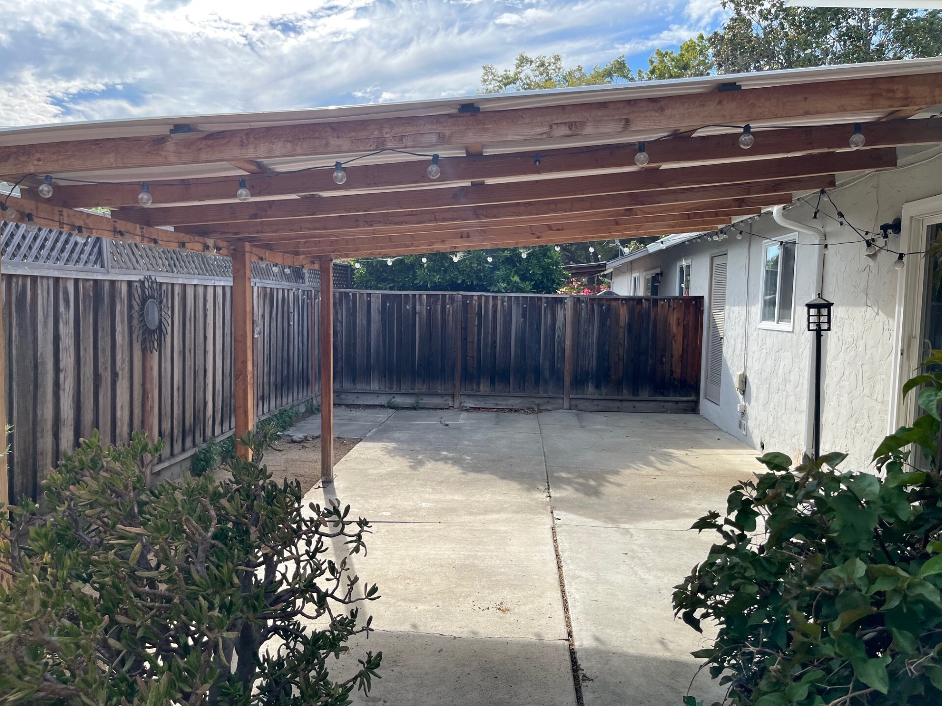 Building Photo - 527 Tyrella Ave