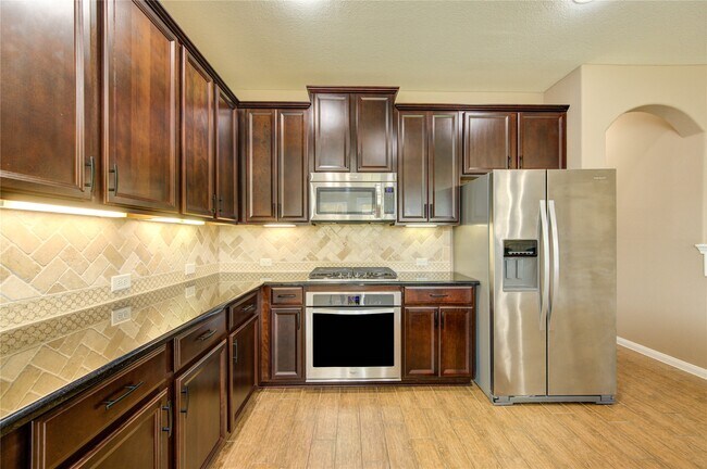 Building Photo - 18318 Russett Green Dr