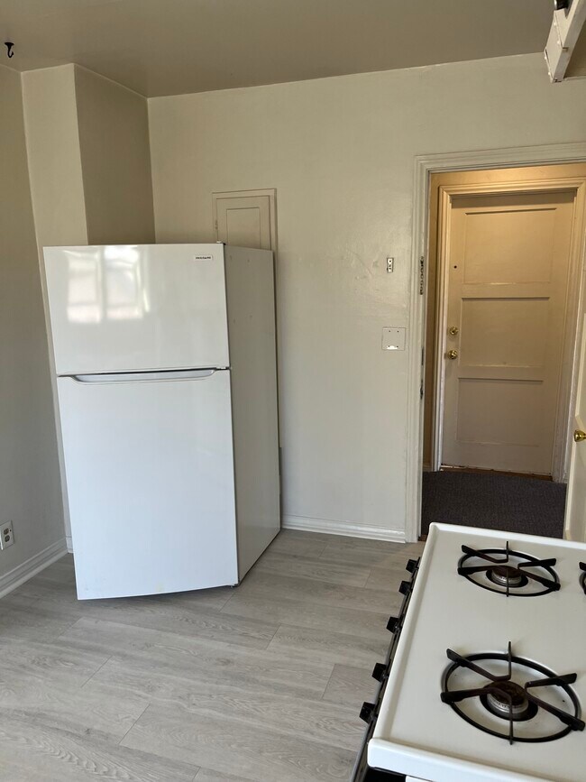 Building Photo - 1437 Lucile Ave