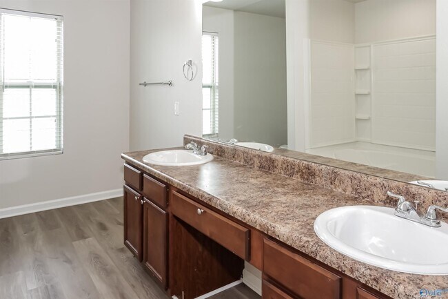 Building Photo - 120 Darrow Creek Dr