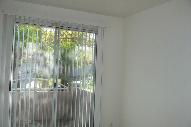 Building Photo - Solar electric home in the Laguna area of Elk Grove