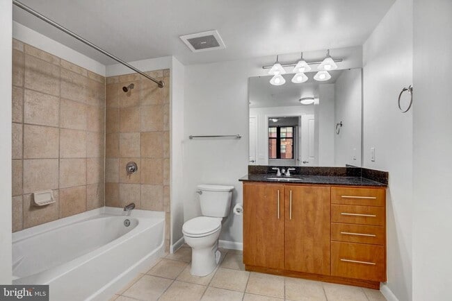 Building Photo - 1021 N Garfield St