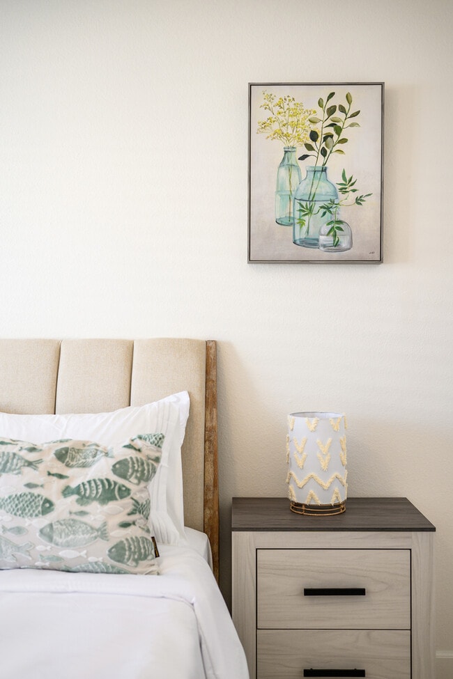 Building Photo - 734 Claraday St