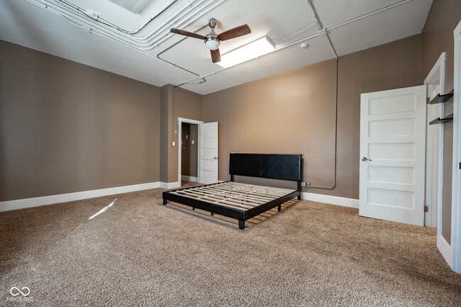 Building Photo - 12 E Washington St