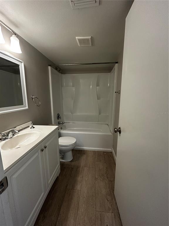 Building Photo - 4089 Lake Forest Dr