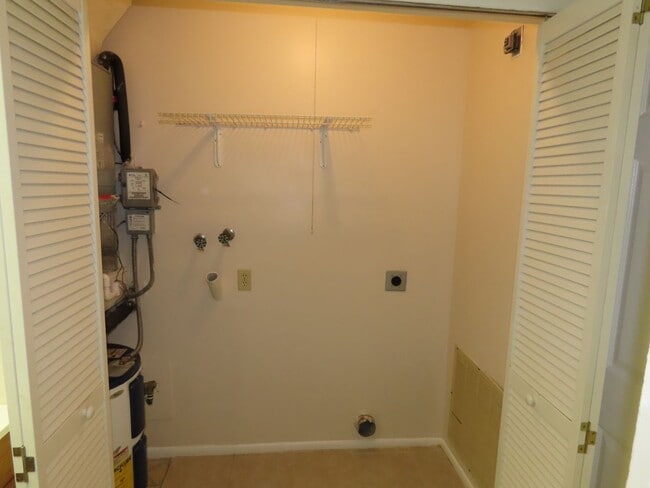 Building Photo - Sunnyside Lakeview 2br/2ba Apartment