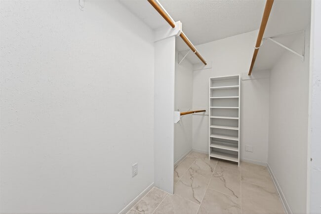Building Photo - 106 Breezy Point Pl