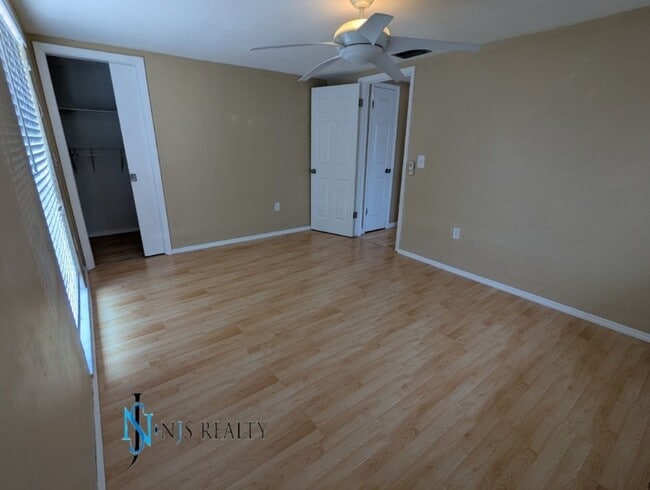 Building Photo - Beautiful 2/2/1 1600 Sq. Ft. with BONUS RO...