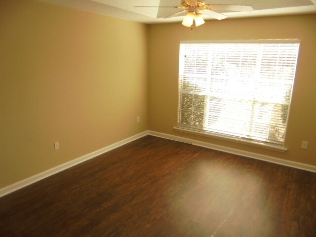 Building Photo - 92 Mosswood Ct