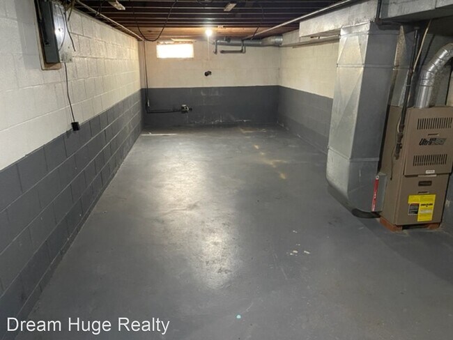 Building Photo - 2 br, 1 bath House - 697 LINDAIRE LN