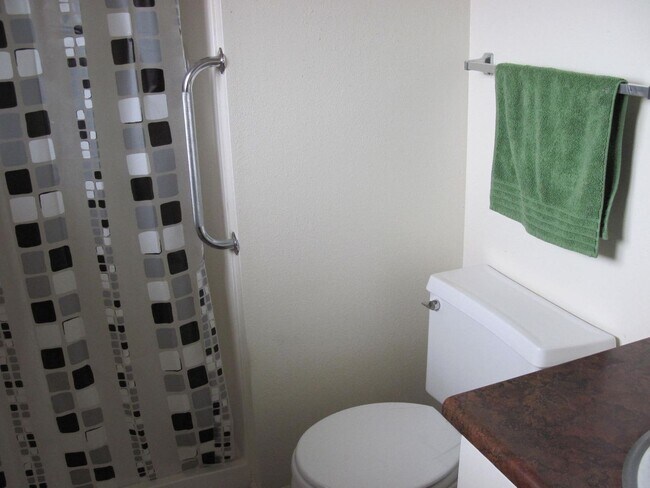 Building Photo - 3 BR, 2 BA, one car garage