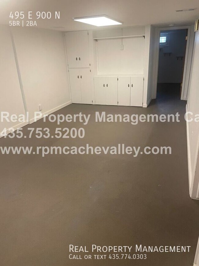 Building Photo - 495 E 900 N