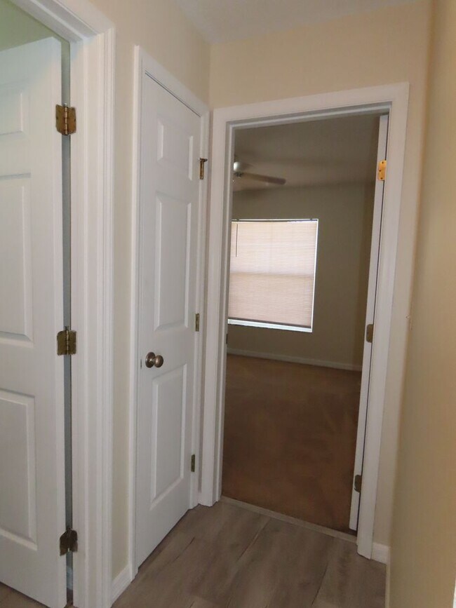 Building Photo - Spacious 4 Bedroom Pool Home Plus Addition...