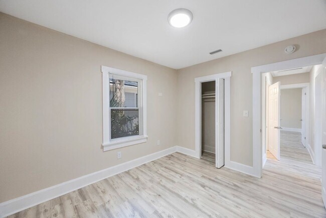 Building Photo - Cosy 2 bedroom 1 bath home with nice size ...
