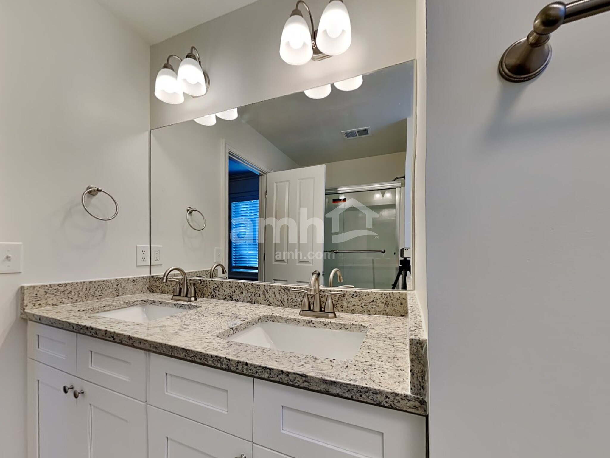 Building Photo - 155 Birchwood Pass