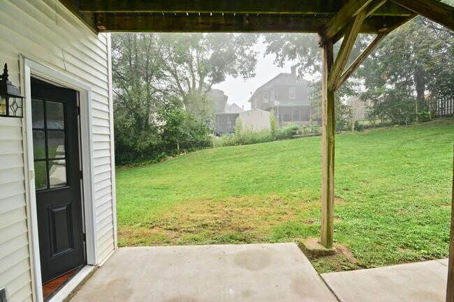 Building Photo - 147 Lachenour Ave