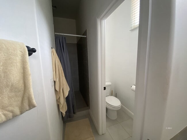 Building Photo - 463 Deadwood Dr