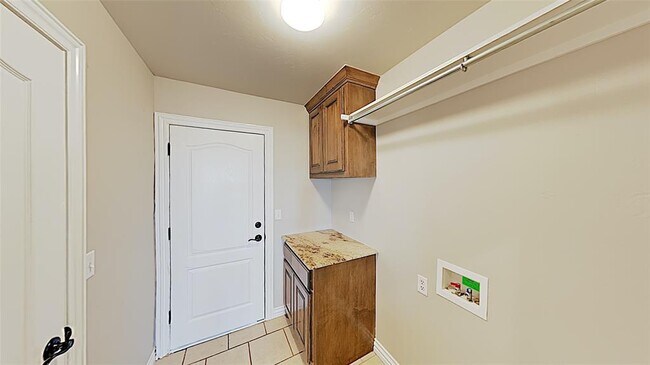 Building Photo - 15304 Blue Jay Dr