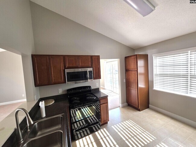 Building Photo - 165 Crassula Dr