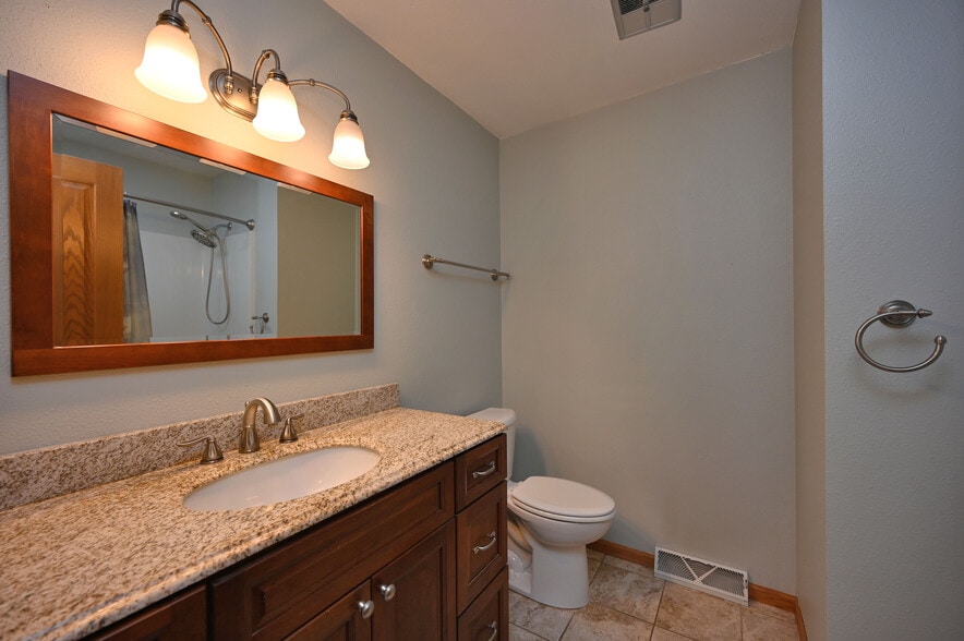 Building Photo - 202 Lac La Belle Dr