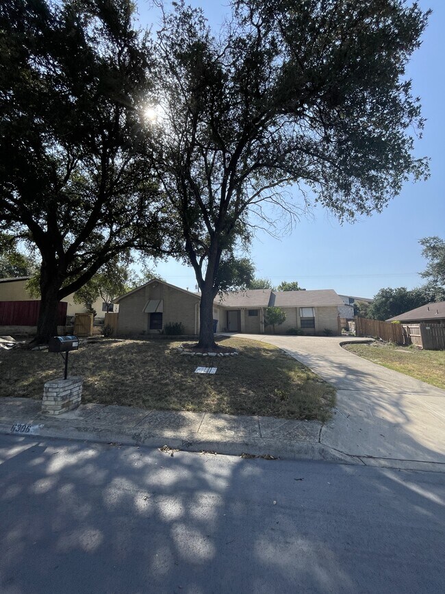 Primary Photo - 6306 Madeleine Dr