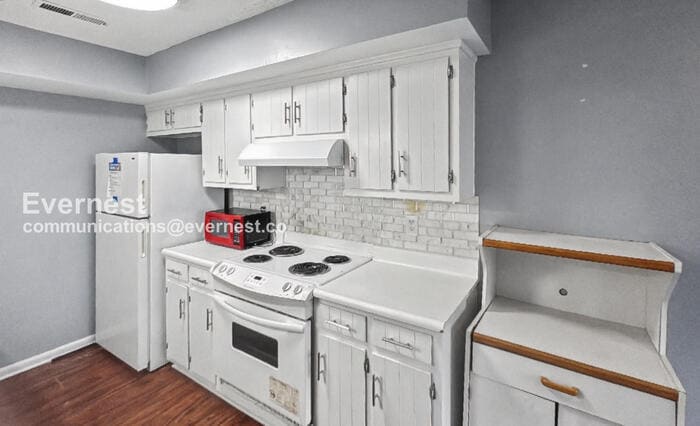 Building Photo - 2225 Golf Rd SW