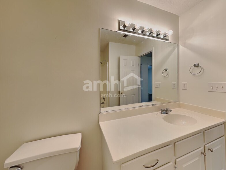 Building Photo - 115 Haven Grove Trl