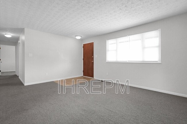 Building Photo - 6403 Roselawn Ave