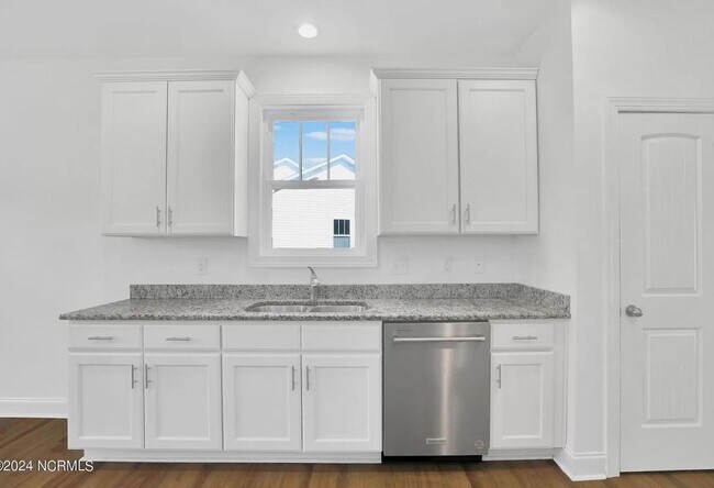 Building Photo - 455 Belvedere Dr