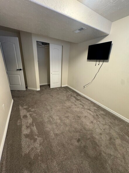 Building Photo - 361 E 1520 N