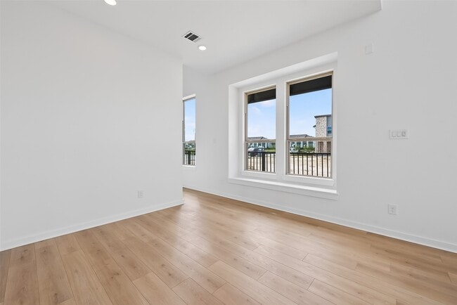 Building Photo - 16739 Lake Austin St