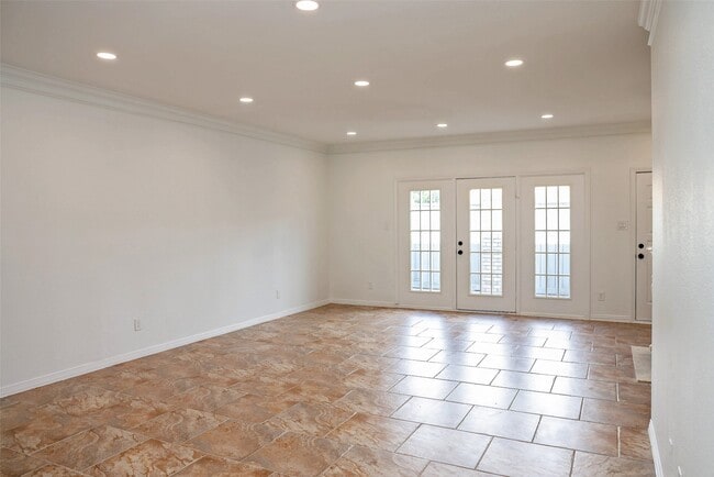 Building Photo - 290 Wilcrest Dr