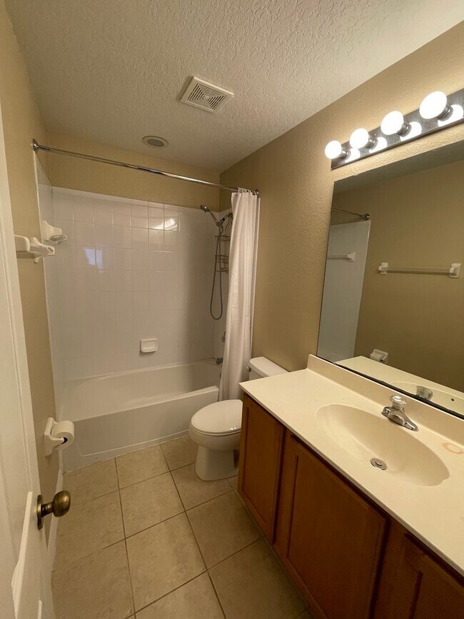 Building Photo - Home For Rent in Gated Stonebrook Neighbor...