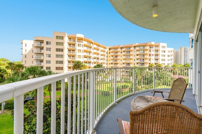 Building Photo - Furnished Waterfront 2 Bedroom Condo